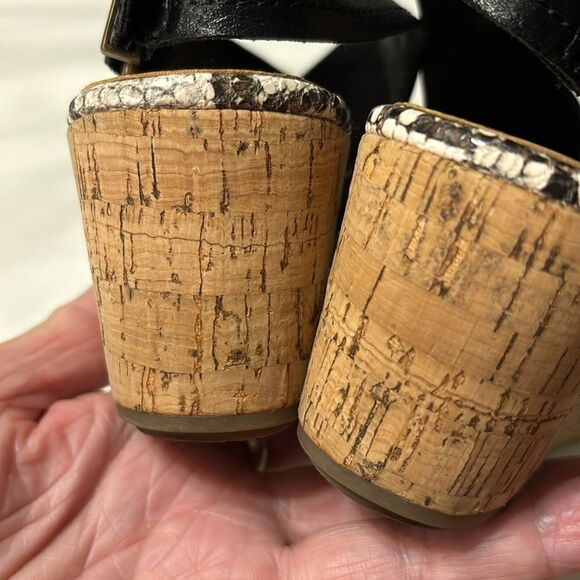 Dakota Chase size 6.5 open so platform wedge sandal.  Worn once inside only - Picture 8 of 9